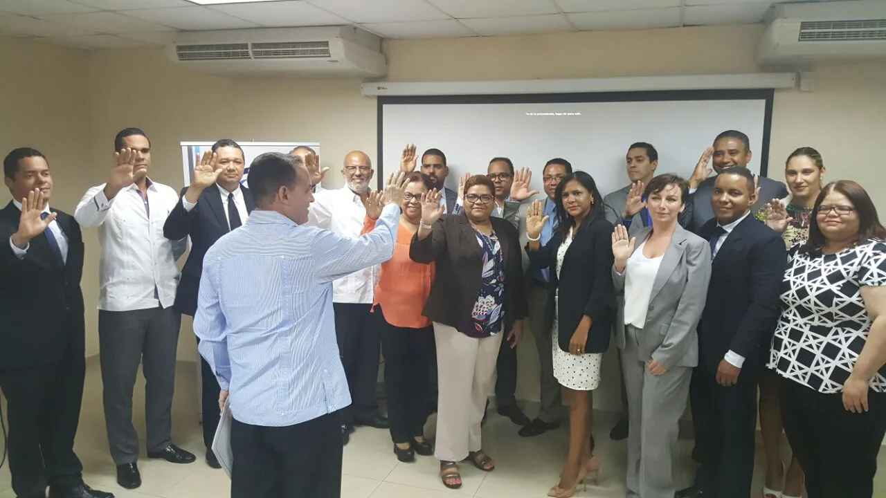  CRC de la Cámara de Comercio de Puerto Plata impartió seminario y juramentó  árbitros