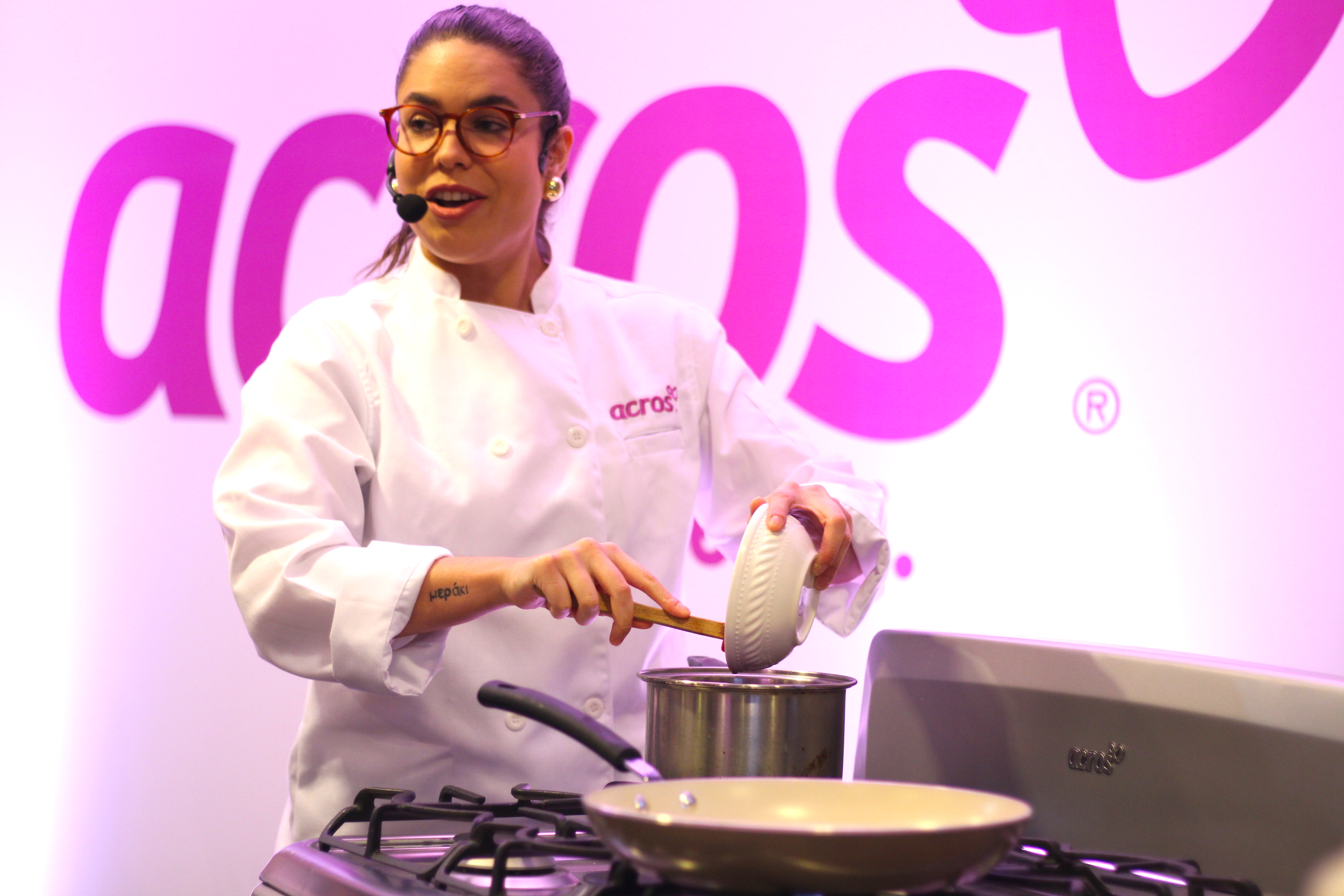 Chef Rosa Lia Mejia durante el cooking show