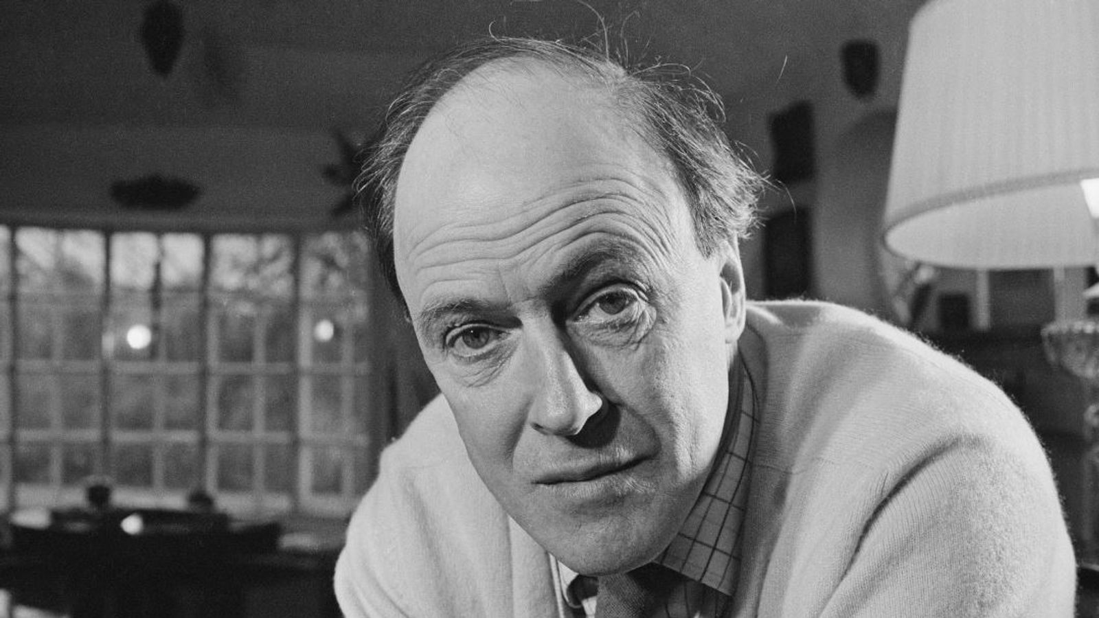 La familia de Roald Dahl se disculpa por el comentario antisemita del autor.