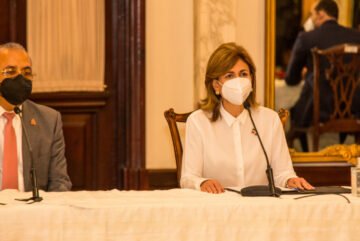 Gabinete de Salud presenta medidas para mitigar el COVID-19 durante festividades navideñas