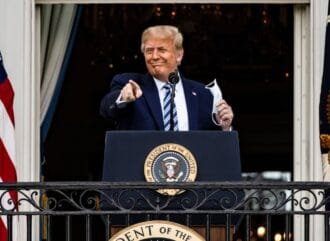 Trump revierte plan de vacunación temprana para funcionarios de la Casa Blanca