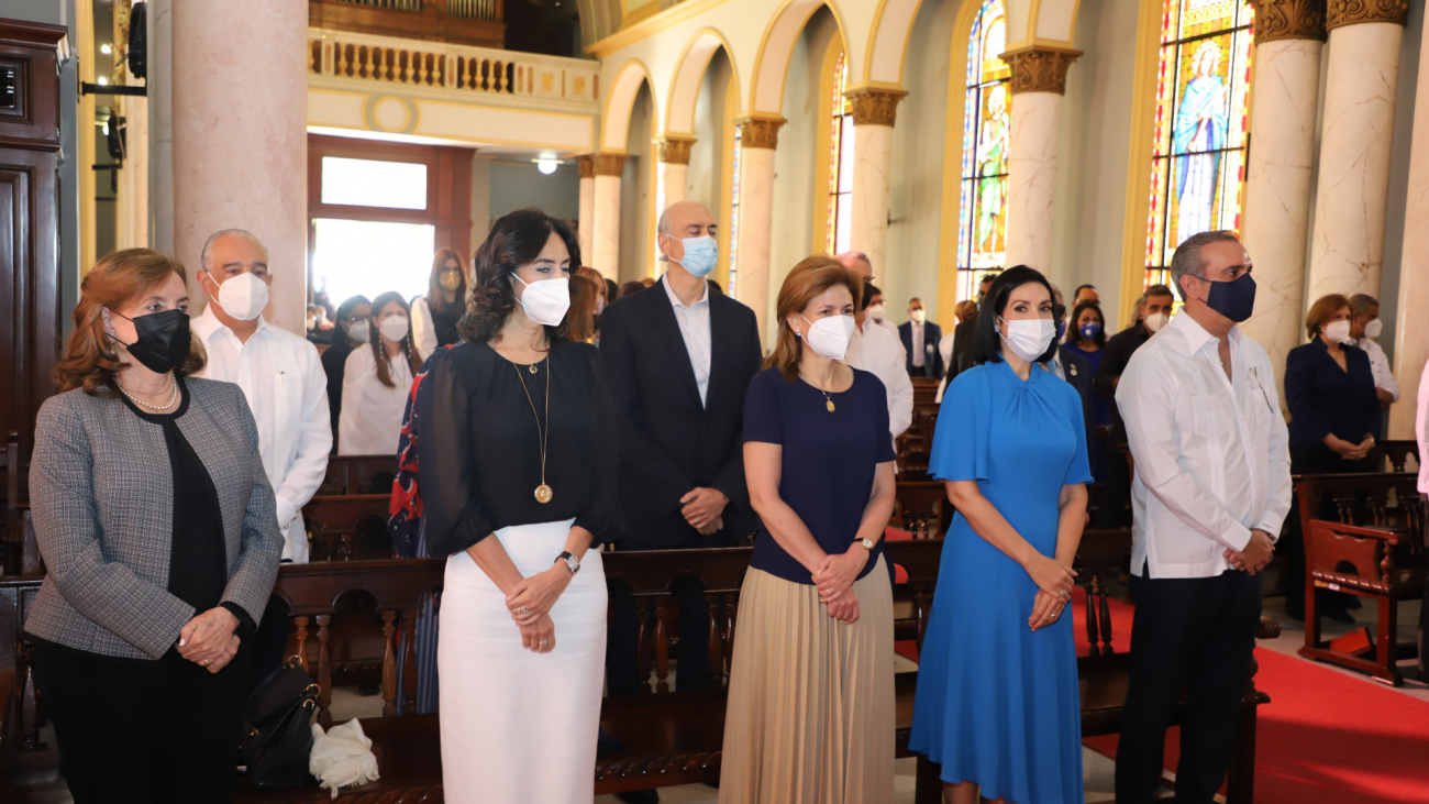 Presidente Luis Abinader participa en misa por Día de Nuestra Señora de la Altagracia