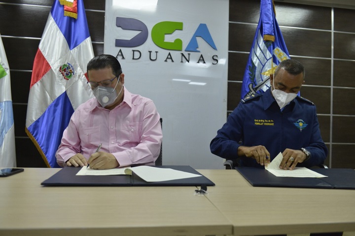 Aduanas y el CESAC firman acuerdo en materia de seguridad y control de los aeropuertos