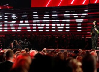 Los Grammy se han retrasado debido a un aumento en los casos de COVID-19 en Los Ángeles.