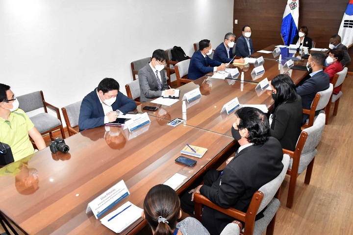 Ministerio de Economía, Planificación y Desarrollo recibe misión Corea