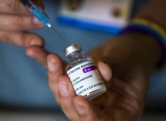 Reino Unido tiene vacunas contra el coronavirus "suficientes"