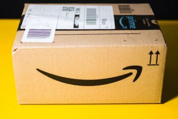 Amazon está siendo desafiado por los organismos de control de los consumidores en Europa y Estados Unidos por el uso de un diseño manipulador de "patrón oscuro" para promover su servicio Prime. El Consejo de Consumidores de Noruega (NCC) descubrió que cancelar una suscripción requería desplazarse por seis páginas y tomar varias decisiones complejas. Ha presentado una queja legal ante la autoridad de protección del consumidor de Noruega alegando que el diseño infringe la ley de la UE.