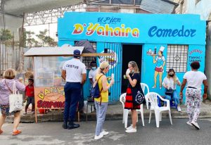 Periodistas franceses se muestran maravillados por alegría y amabilidad del dominicano