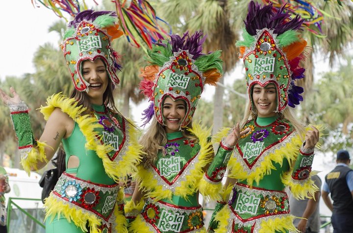 Kola Real trae “un Sorbo del Carnaval”