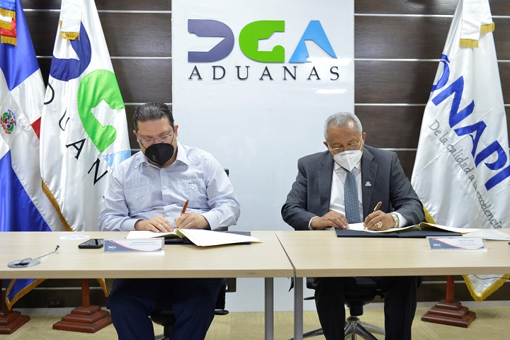 Aduanas y ONAPI firman acuerdo interinstitucional