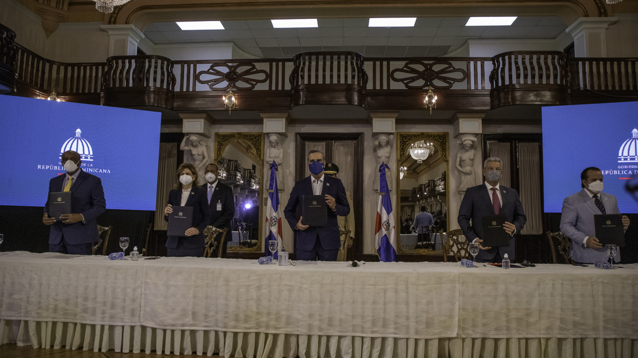Presidente Abinader define firma del Pacto Eléctrico como un acto de responsabilidad