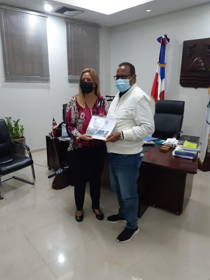 Cámara de Comercio de Puerto Plata entrega a Alcaldía municipal documentación para plan de reorganización de tránsito y transporte
