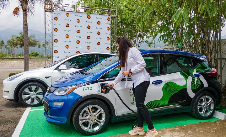 Bonao cuenta con una nueva estación de carga para vehículos eléctricos