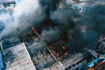 Incendio destruye fábrica colchones La Reina en ‘La Fe’