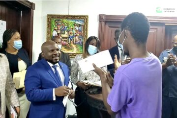 La Embajada de Haití en la República Dominicana inicia la entrega 200 pasaportes visados a estudiantes haitianos