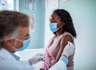 OMS lanza estrategia contra la meningitis para salvar más de 200 mil vidas al año