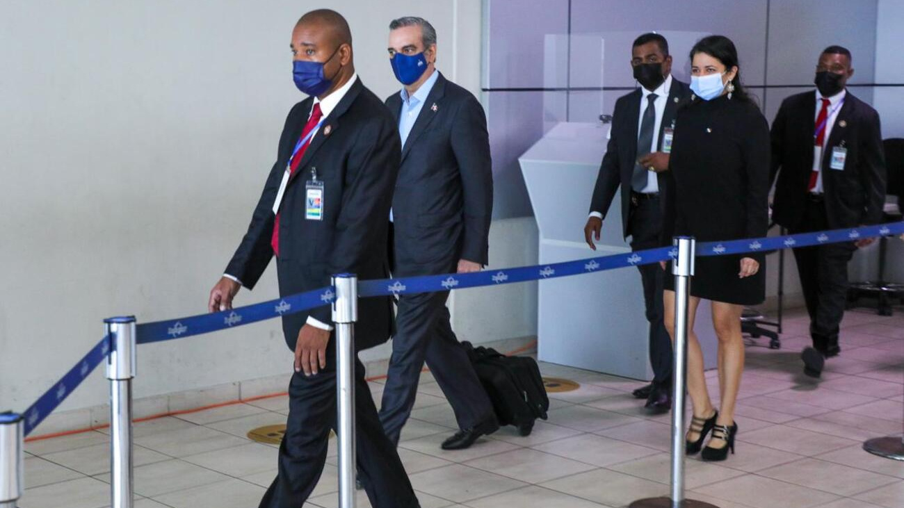 Presidente Abinader llegó a Panamá; detalla su agenda de trabajo