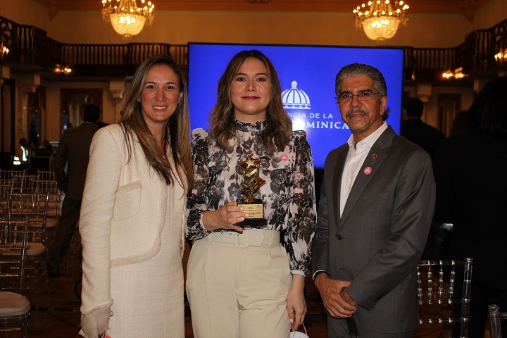 Consuelo Linares, Lilian Fujii y Guillermo Rondón.