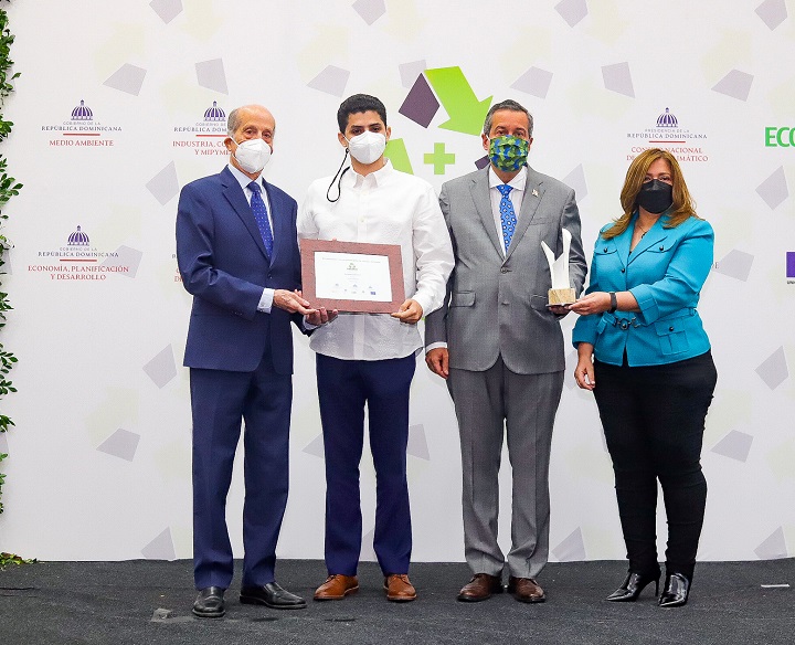 APAP recibe premio a la Excelencia de Producción Más Limpia por su proyecto de ecoeficiencia