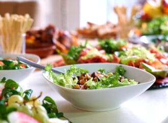 Celebra las fiestas navideñas sin acidez estomacal: experto de Mayo Clinic ofrece consejos