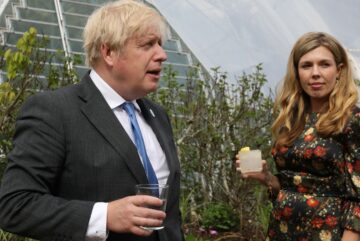 Boris Johnson y Carrie Johnson asistieron al evento 'traiga su propia bebida'