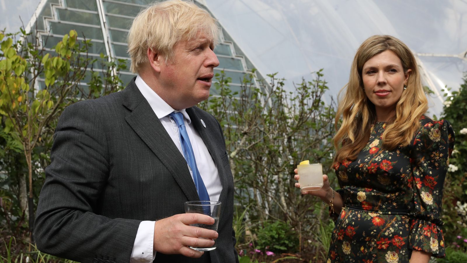 Boris Johnson y Carrie Johnson asistieron al evento 'traiga su propia bebida'