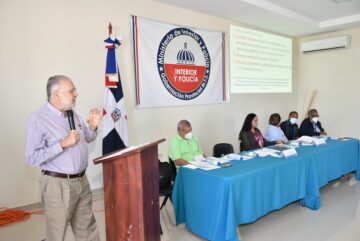 Ministro de Economía destaca necesidad de concertar una visión integral para un cambio en el manejo del agua