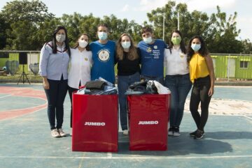 Jumbo cierra año llevando donaciones a instituciones a favor de la niñez y de prevención del cáncer