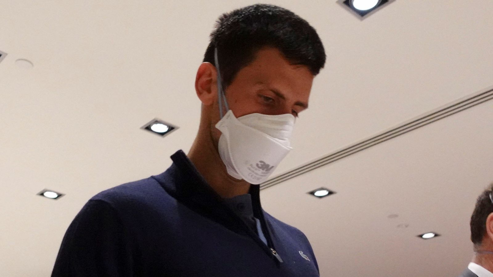 Djokovic se va de Australia después de que los jueces confirmaran la cancelación de la visa y la deportación.