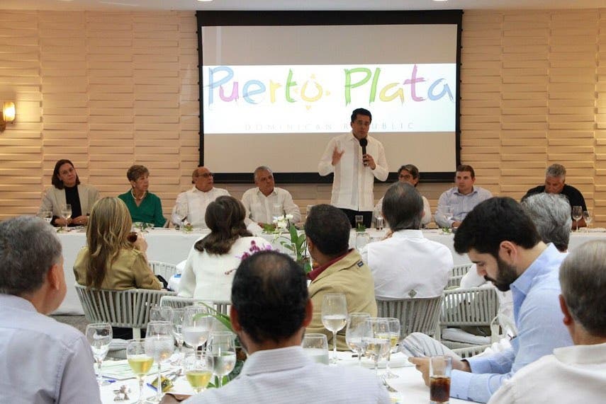 Ministro de Turismo y representantes del sector hotelero de RD se reúnen en Puerto Plata