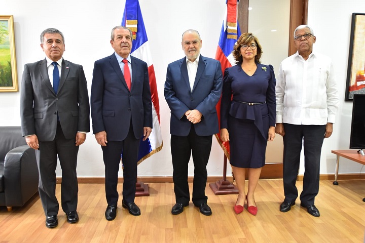 Ministerio de Economía recibe visita expresidente Chile Eduardo Frei