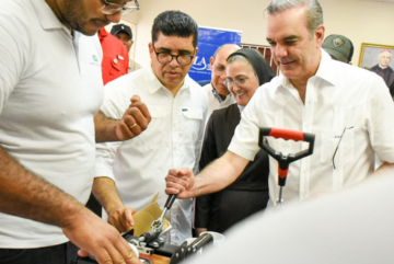 Presidente encabeza acto lanzamiento primera feria de Ciencias y Tecnología del Municipio SDE