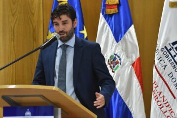 Ministro de Economía, embajadora de UE y equipo de OCDE dialogan sobre alcance de Estudio Multidimensional