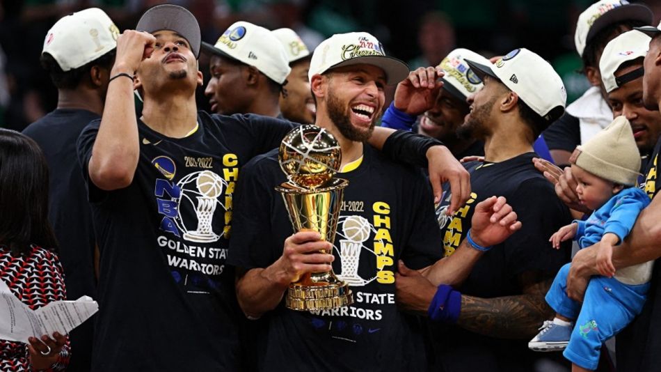 Golden State campeón; Curry fue el Más Valioso