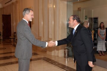 Su Majestad Rey Felipe VI de España recibe en audiencia representante de Cámara Oficial de Comercio de España en República Dominicana