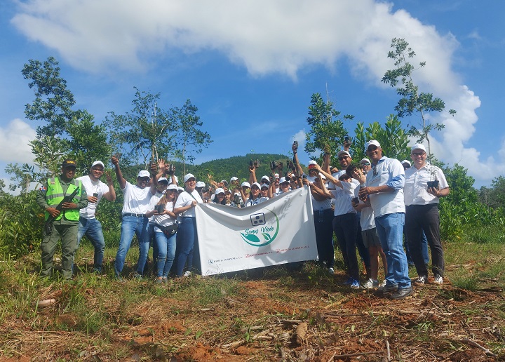 Reid & Compañía, S. A. apoya a Medio Ambiente con su programa Somos Verde