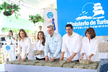 Presidente Abinader y ministro Collado dan primer picazo para iniciar rehabilitación en calles de Ciudad Colonial