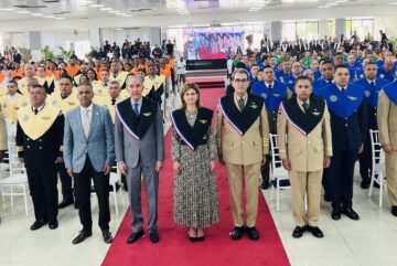 Vicepresidenta encabeza graduación de 5 mil 295 civiles y militares del INSUDE