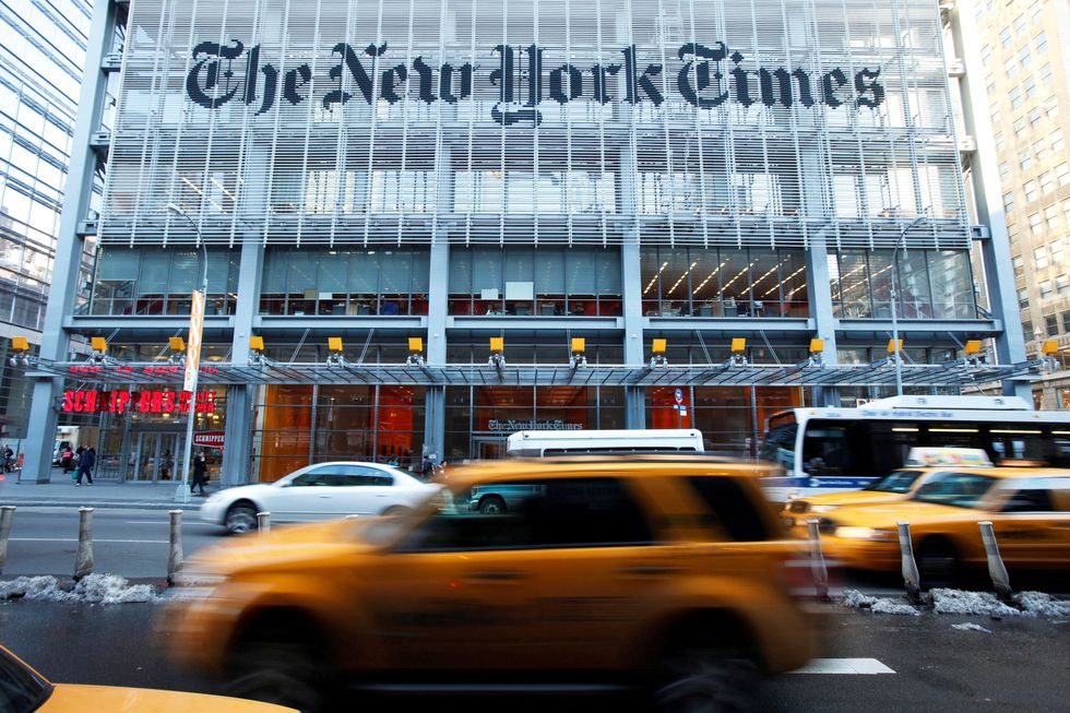 Un millar de empleados de ‘The New York Times’ emprenden un paro de 24 horas en demanda de aumentos salariales
