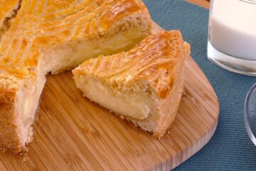 El pastel vasco es un postre muy especial con base de masa samblé y delicioso relleno de crema.