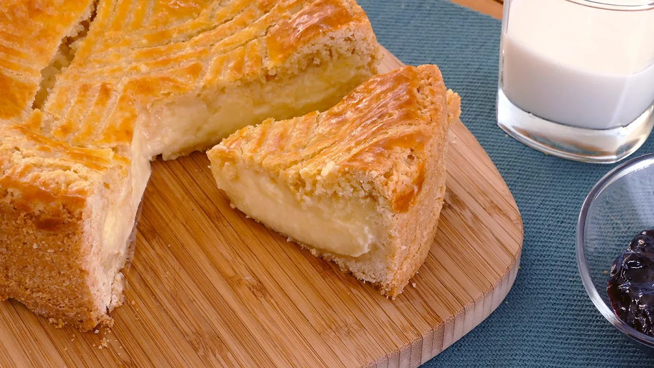 El pastel vasco es un postre muy especial con base de masa samblé y delicioso relleno de crema.