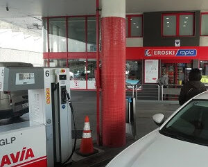 Eroski y AVIA consolidan su alianza sobre ruedas con la apertura de la tienda ‘rapid’ número 20 en gasolineras