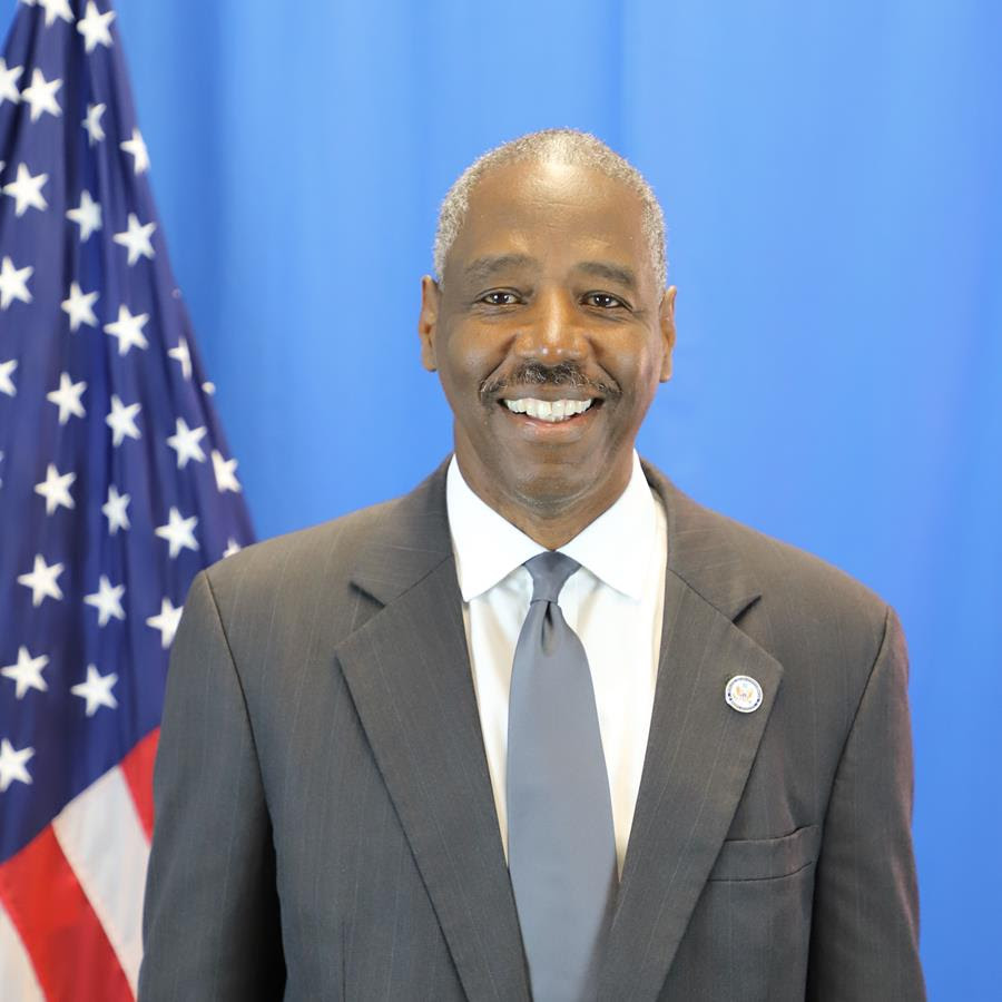 La Embajada de los EE. UU. anuncia llegada del nuevo encargado de Negocios Isiah Parnell