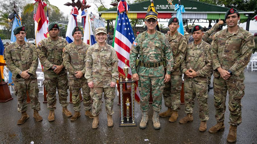 Comandante del Comando Sur de los EE. UU. visita República Dominicana para cierre de competencia militar “Fuerzas Comando 2023”