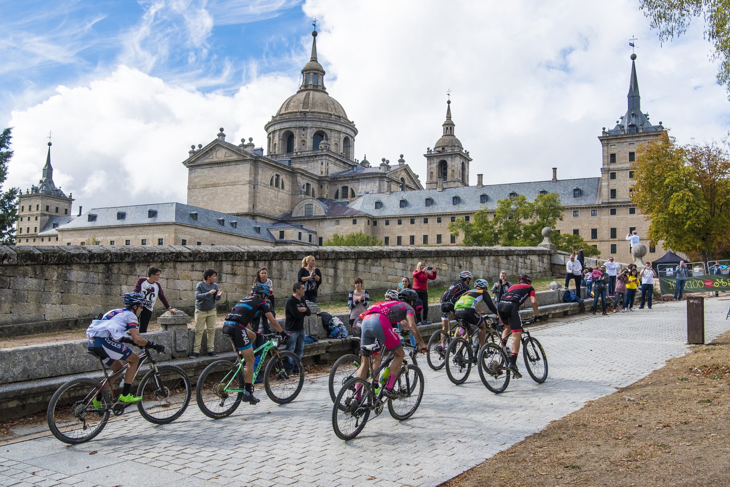 El cicloturismo: una forma de turismo que promueve la economía local