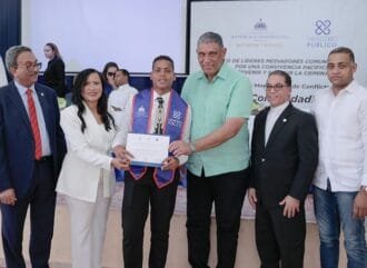 201 líderes comunitarios y juveniles se gradúan como mediadores de conflictos para prevenir la delincuencia en SPM