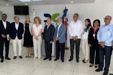 Embajadores Unión Europea visitan aduanas Puerto Plata