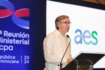 AES Dominicana destaca con tres galardones por su estrategia en generación de energía renovable