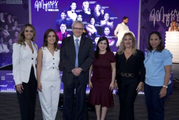 PRINCIPAL - Arianna Rolo, Isabel Cristina Rolo, Thony Da Silva, Biviana Riveiro, Isabel Figueroa de Rolo y Jacqueline Mora.