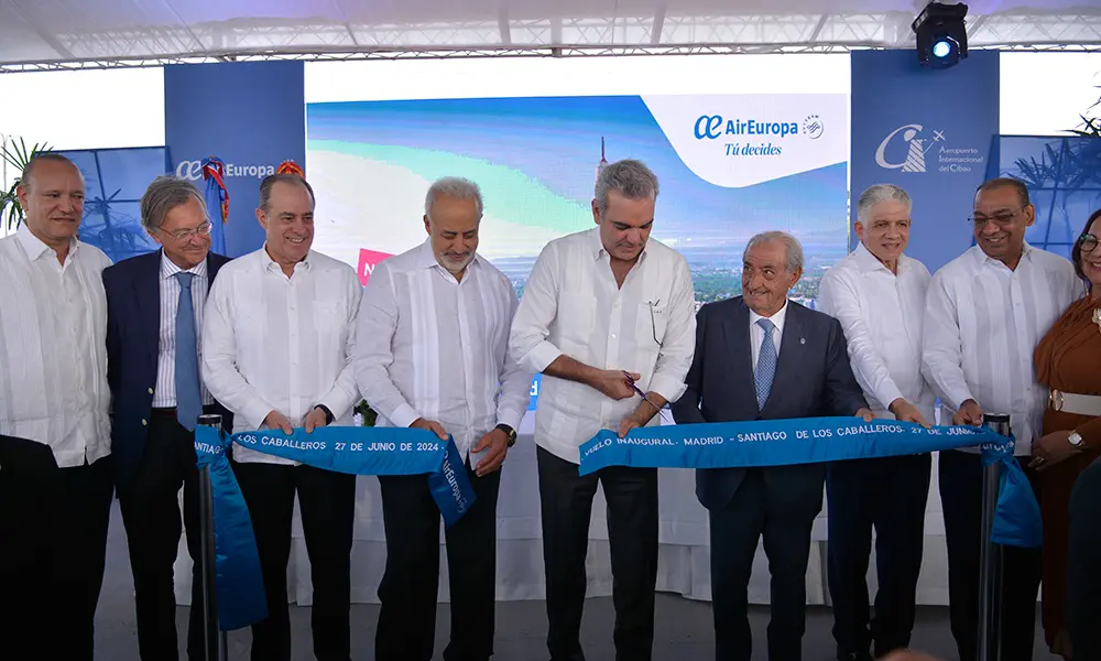 Air Europa inaugura nueva ruta de Santiago con destino en Madrid